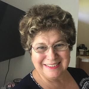 Meet your Posher, Dina